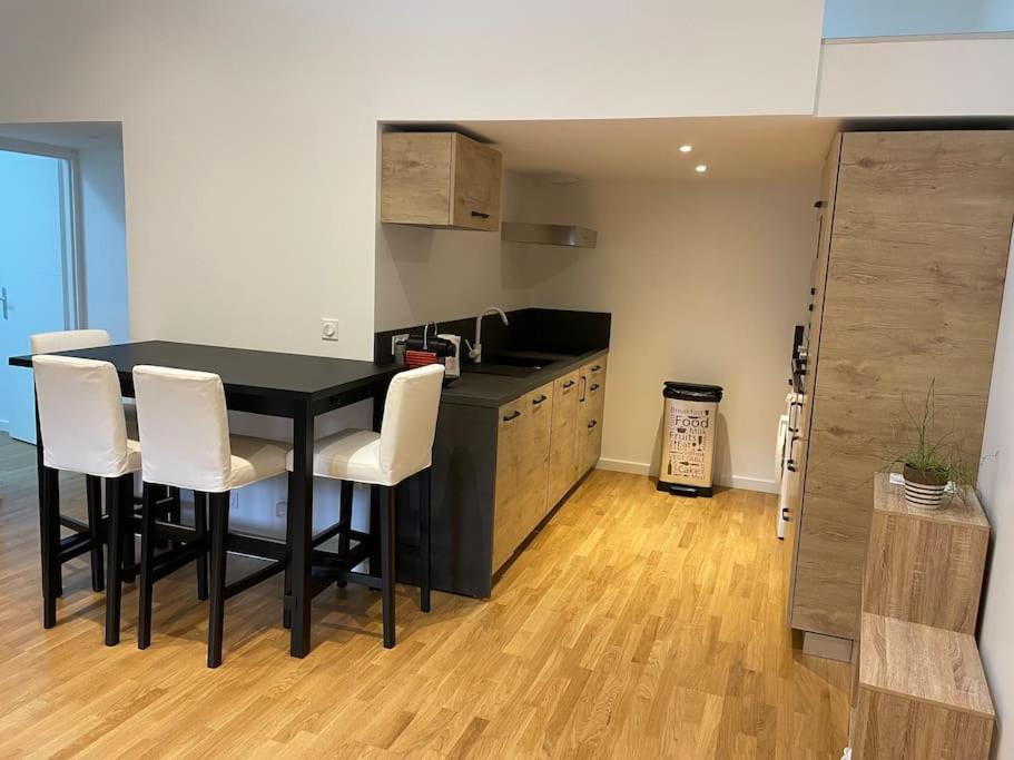 Appartement Atypique Et Fraichement Renove Saint-Vallier  Exteriör bild